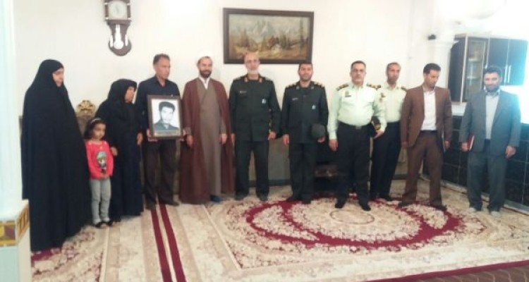 دیدارمسئولین استانی وشهرستان با خانواده شهدا در اسلام آبادغرب+تصاویر