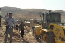 قلع و قمع و تخریب 2 دستگاه ساخت و ساز غیر مجاز احداثی در اسلام آبادغرب +عکس