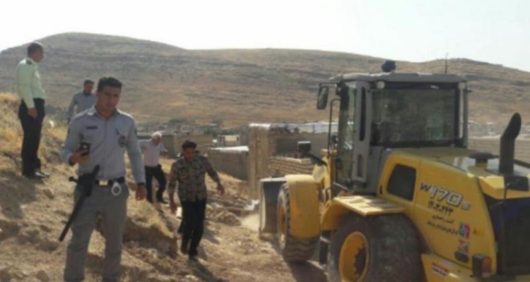 قلع و قمع و تخریب 2 دستگاه ساخت و ساز غیر مجاز احداثی در اسلام آبادغرب +عکس