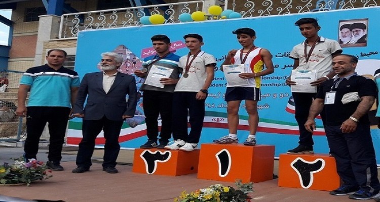 دانش آموز دونده اسلام آبادی در مسابقات قهرمانی دانش آموزی رکورد ایران راجابجا کرد