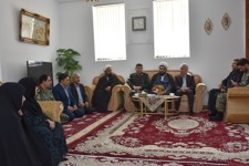 ديدار و سركشي از خانواده معظم شهدا بمناسبت هفته دفاع مقدس در اسلام آبادغرب+تصاویر