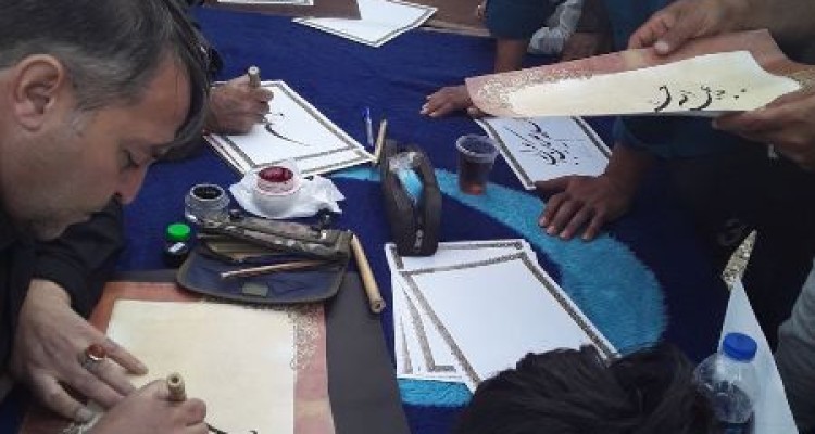 همایش زنده نویسی خوشنویسی در موکب شهید حججی اسلام آبادغرب+تصاویر