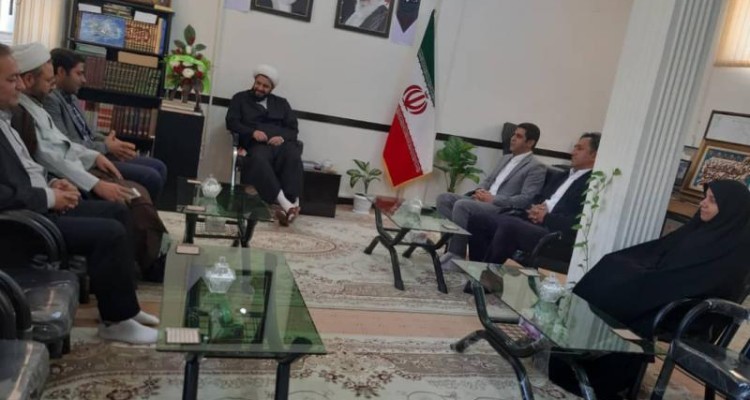 دیدار کارکنان اداره اوقاف و امور خیریه اسلام آبادغرب با امام جمعه محترم شهرستان