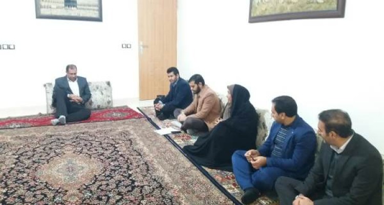 دیدار مسئولین اسلام آبادغرب با خانواده های ایثارگران شهرستان+تصاویر