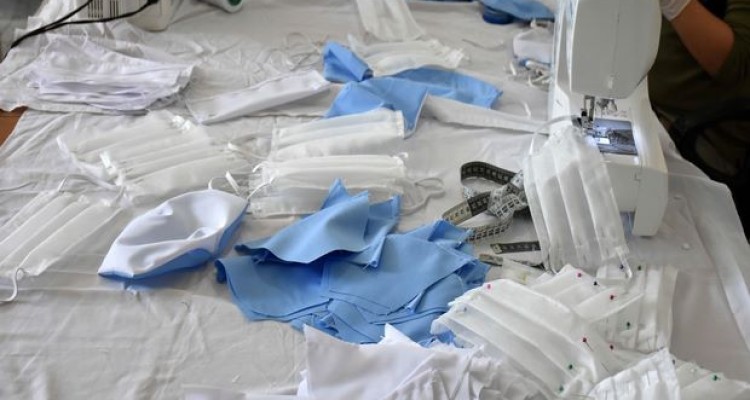 توزیع 10 هزار ماسک رایگان در بین مددجویان اسلام آبادغرب 