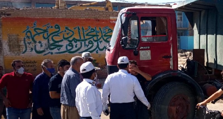 ‍ برخورد قاطع پلیس راهور اسلام آباد غرب با تخلف رانندگان خودروهای سنگین/ توقیف ۲ کامیون بعلت اخلال در عبور و مرور مرکز شهر