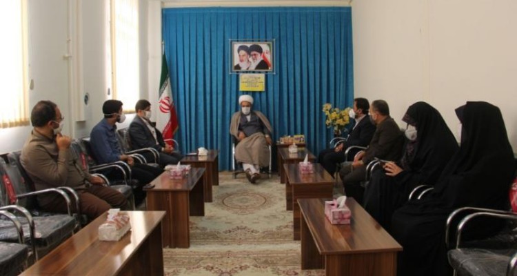 دیدار مسئول و خادمین کانون خدمت رضوی اسلام آبادغرب با امام جمعه شهرستان در دهه کرامت