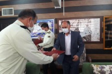 تجلیل از دو جانباز پیشکسوت نیروی انتظامی در اسلام آبادغرب