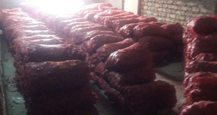 کشف 12 تن پیاز احتکار شده در اسلام آبادغرب