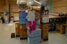 اهدای کمک ‌هزینه خرید جهیزیه به نوعروس تحت حمایت توسط خیر اسلام آبادی