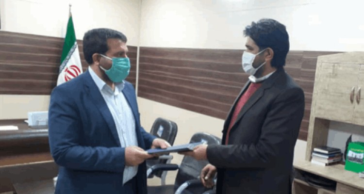 تقدیر از دهیار روستای دوستدار کتاب و برندگان مسابقه کتابخوانی در اسلام آبادغرب