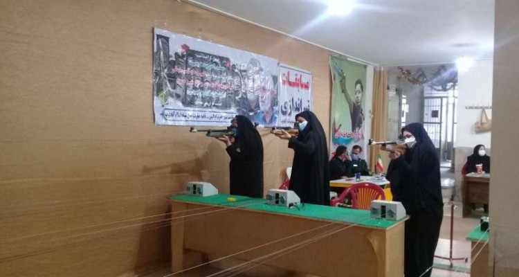 مسابقات تیراندازی بانوان بسیجی در اسلام آبادغرب برگزار شد