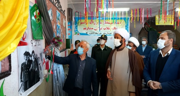 «زنگ انقلاب» در نخستین روز از دهه فجر در مدارس اسلام آبادغرب نواخته شد 