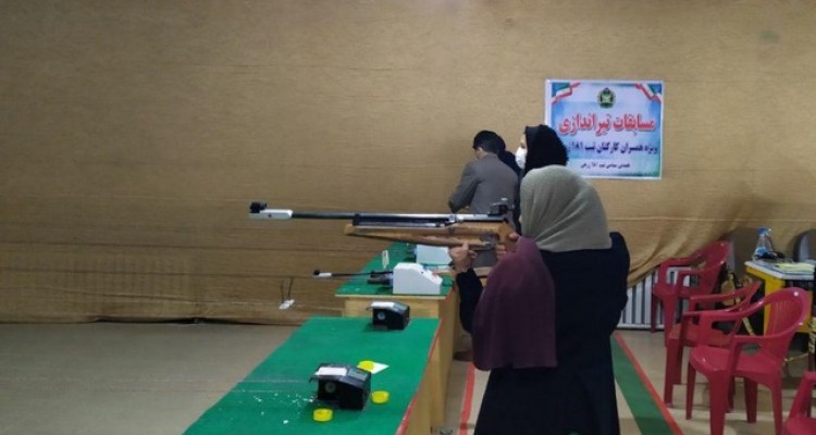 برگزاری مسابقه تیر اندازی همسران کارکنان تیپ ۱۸۱ زرهی در اسلام آبادغرب+تصاویر
