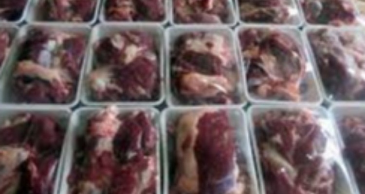 توزیع  گوشت قربانی بین نیازمندان شهرستان اسلام آبادغرب