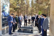 مراسم غبارروبی مزار  شهدای اسلام آبادغرب +تصاویر