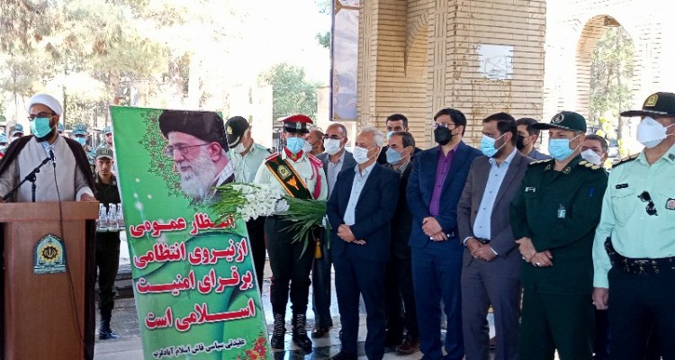 آيين غبارروبي و عطرافشاني مزار مطهر شهدا در اسلام آبادغرب برگزار شد.