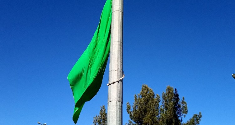 برافراشته شدن پرچم لبیک یامهدی در اسلام آبادغرب+تصاویر