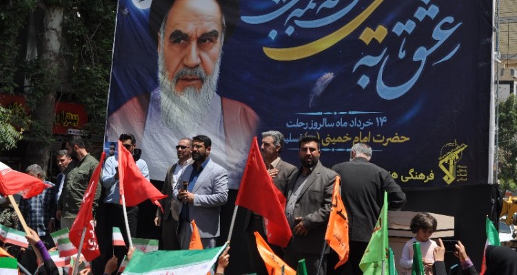 نوای سرود «سلام فرمانده» در اسلام آبادغرب طنین انداز شد+فیلم و عکس