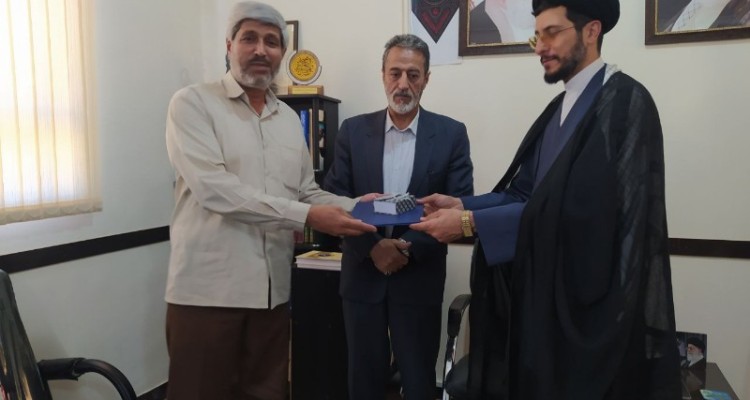 اعطای حکم و تقدیر  از اعضای ستاد توسعه و بازسازی عتبات عالیات شهرستان اسلام آبادغرب