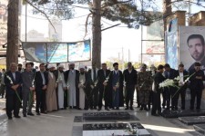 غبارروبی و عطرافشانی مزار شهدای اسلام آبادغرب به مناسبت هفته بسیج