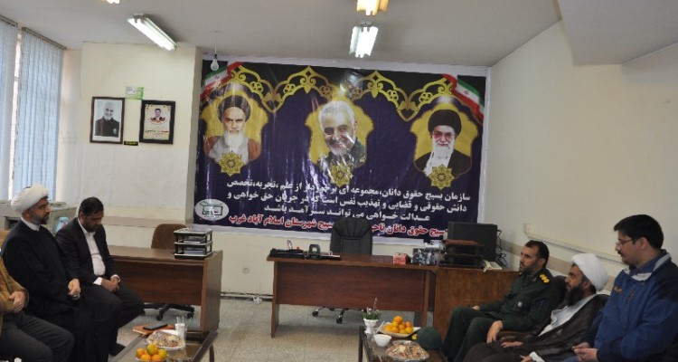 خدمات مشاوره حقوقی رایگان برای بسیجیان و اقشار آسیب پذیر اسلام آبادغرب/بهبود وضعیت اشتغال شهرستان با حذف دیوان سالاری اداری و جذب سرمایه گذار