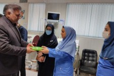 تقدیر از پرستاران بیمارستان امام (ره) اسلام آبادغرب با اهدای کتاب