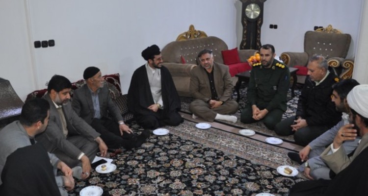 دیدار مسئولین شهرستان با خانواده معظم شهدا و ایثارگران اسلام‌آبادغرب