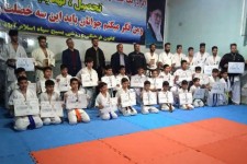 تجلیل از قهرمانان مسابقات کاراته کشوری توسط سپاه اسلام‌آبادغرب