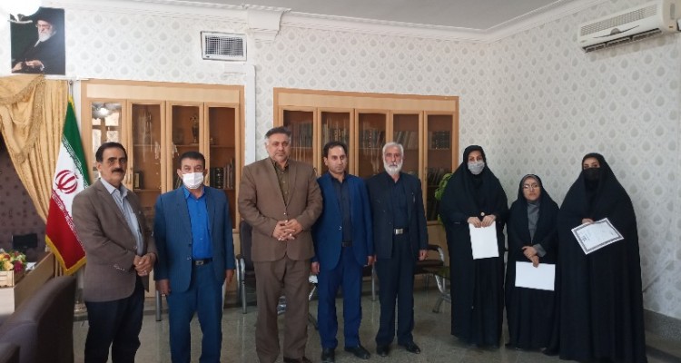 تجلیل از فرزندان شاهد شاغل در فرمانداری اسلام‌آبادغرب+تصاویر