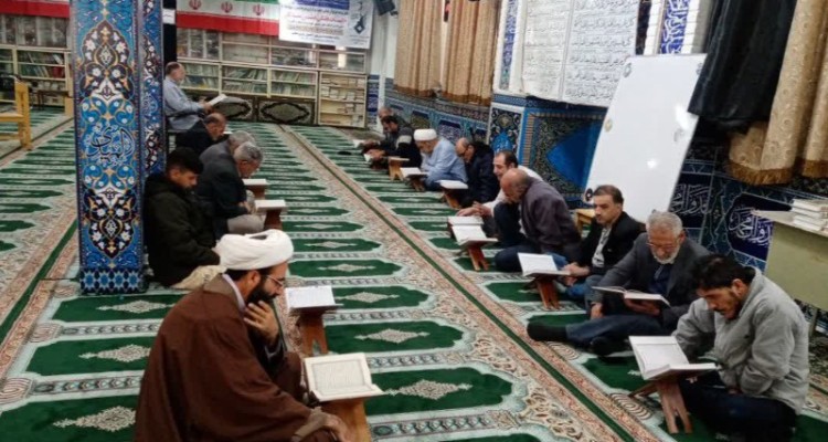 برگزاری مراسم جزء خوانی قرآن کریم در مساجد شهرستان اسلام‌آبادغرب