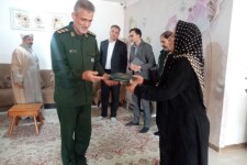 تجلیل ازخانواده های معظم شهدا و ایثارگران سپاه پاسداران در اسلام‌آبادغرب