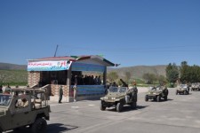 رژه خودرویی به‌مناسبت روز ارتش در تیپ ۱۸۱ زرهی اسلام‌آبادغرب+فیلم و عکس