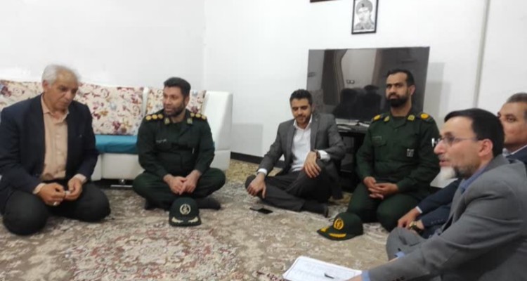 تکریم‌ و تجلیل از خانواده‌های معظم شاهد و ایثار‌گر اسلام‌آبادغرب+تصاویر