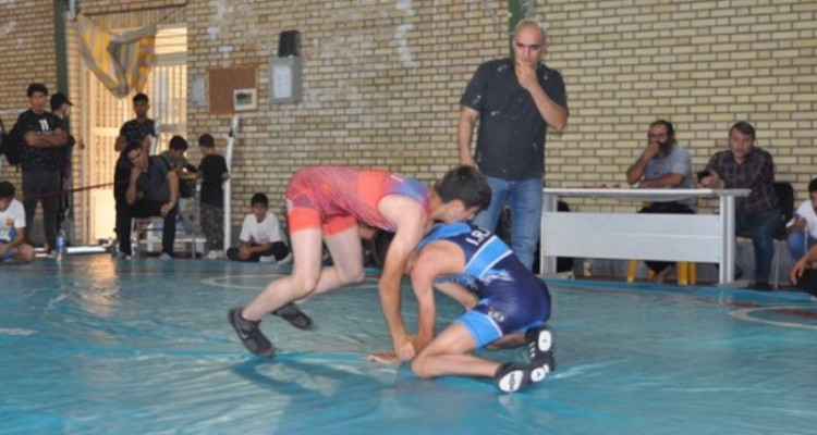 برگزاری مسابقه کشتی یادواره شهدای فتح خرمشهر در اسلام‌آبادغرب+تصاویر