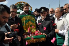 استقبال از کاروان خدام رضوی حامل پرچم متبرک امام رضا(ع) در اسلام‌آبادغرب+تصاویر