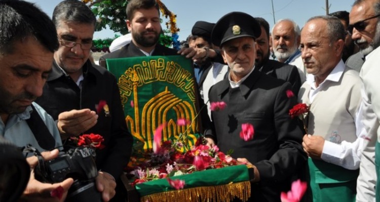 استقبال از کاروان خدام رضوی حامل پرچم متبرک امام رضا(ع) در اسلام‌آبادغرب+تصاویر