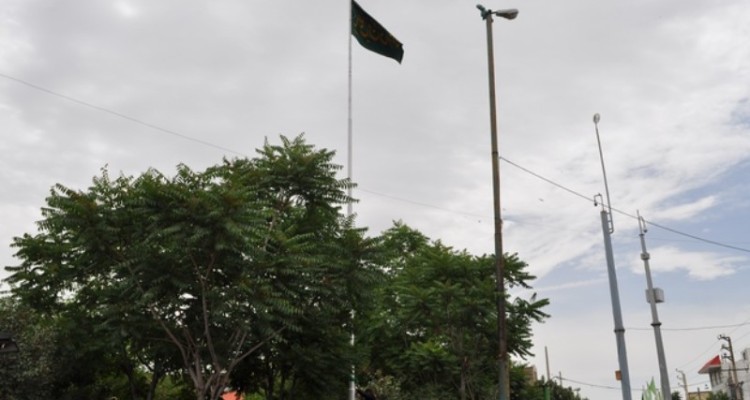 برافراشتن پرچم متبرک امام رضا(ع) در اسلام‌آبادغرب+تصاویر