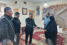 دیدار مسئولین اسلام‌آبادغرب با خانواده‌های معظم شهدای شهر شهیدان مرصاد