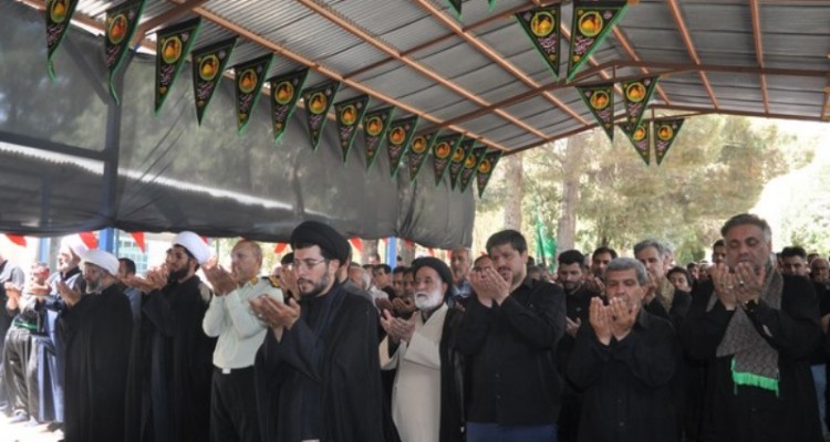 اقامه نماز ظهر عاشورا در اسلام‌آبادغرب