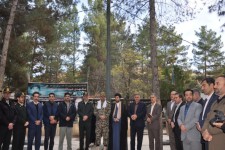 غبارروبی و عطرافشانی مزار شهدای اسلام‌آبادغرب+تصاویر