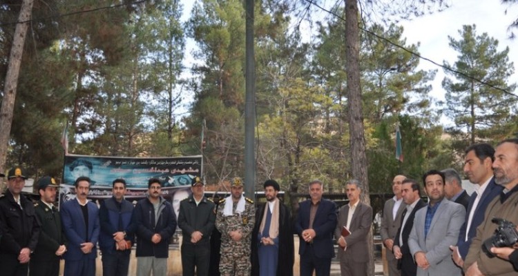 غبارروبی و عطرافشانی مزار شهدای اسلام‌آبادغرب+تصاویر