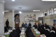 اهدای 300 بسته معیشتی به خانواده زندانیان در اسلام‌آبادغرب