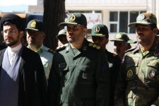 مزار شهدای اسلام‌آبادغرب به‌مناسبت روز ارتش غبارروبی و گلباران شد