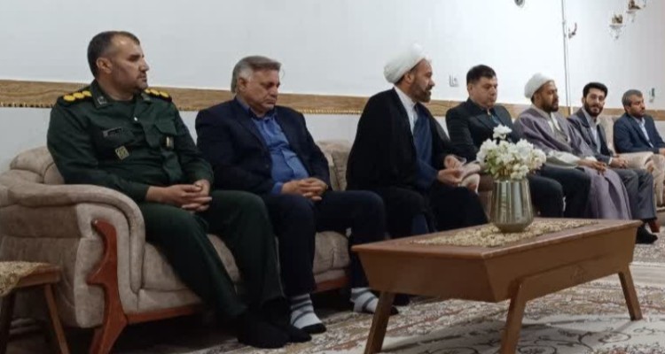 دیدا حجت الاسلام جلیلیان با خانواده شهدای شهرستان اسلام آبادغرب