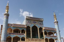 درب بقعه امامزاده قاضی‌وند پلمب نیست