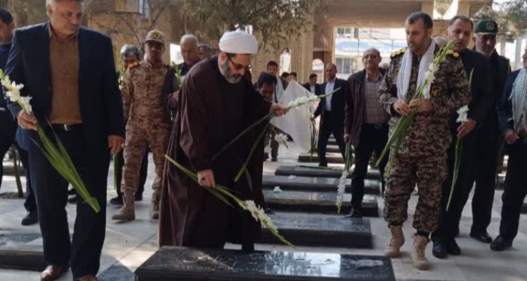 غبار روبی مزار شهدای شهرستان اسلام آبادغرب