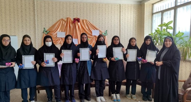 تقدیر از دبیرستان فاطمه‌الزهرا (س) اسلام‌آبادغرب