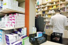 اسلام‌آبادی‌ها با کمبود دارو و داروخانه مواجه‌اند