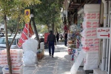 تصرف پیاده‌روها در اسلام‌آبادغرب